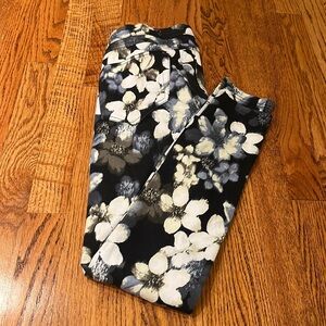 Hue Woman’s Flower Jeans Size S